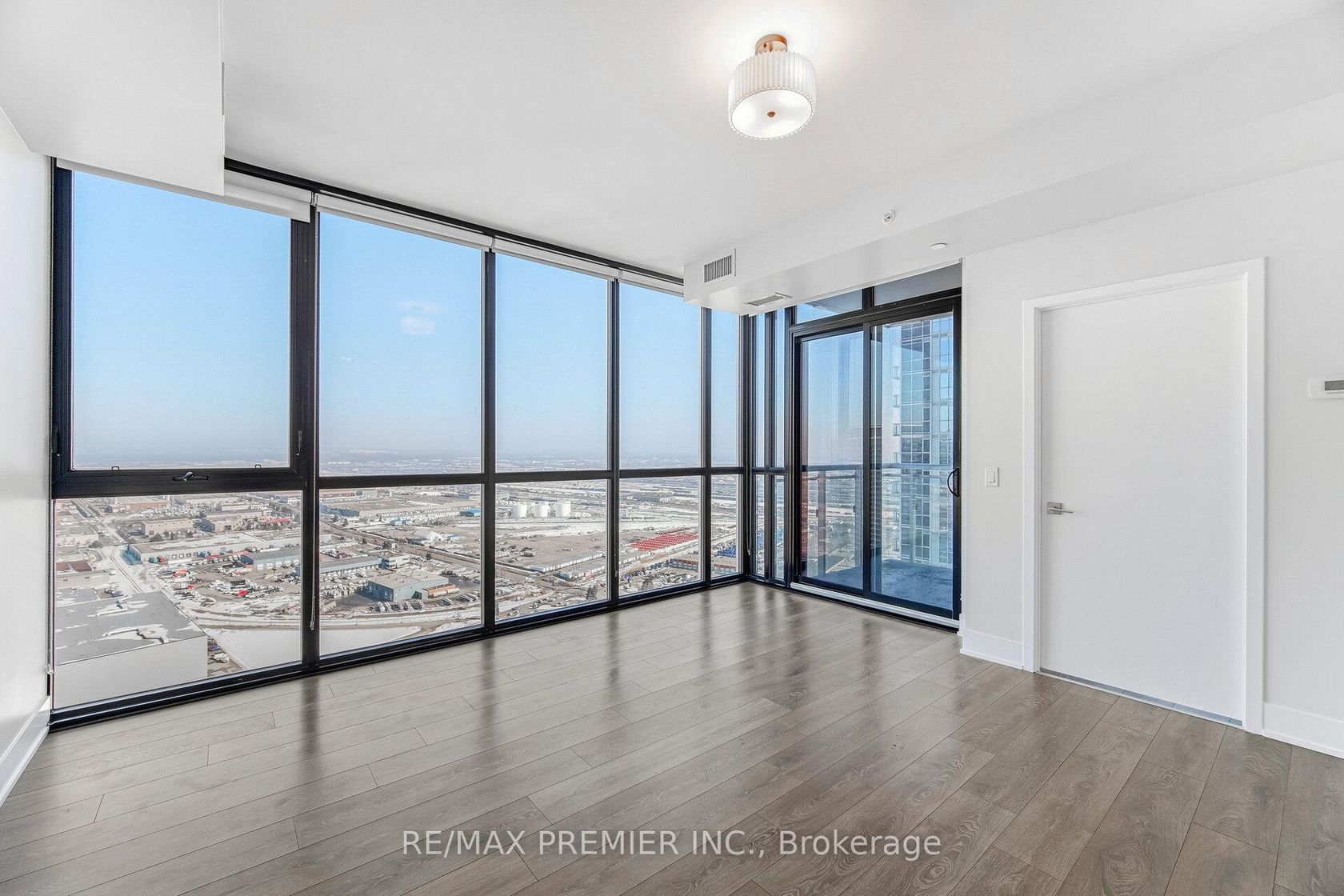 3408 - 2916 Highway 7, Concord, Vaughan photo number 2