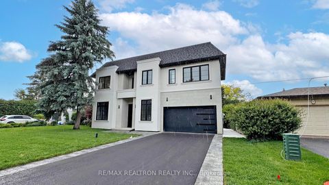 Photo 2 at 32 Cossar Drive, Aurora Highlands, Aurora