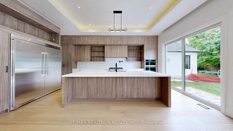 Photo 8 at 32 Cossar Drive, Aurora Highlands, Aurora