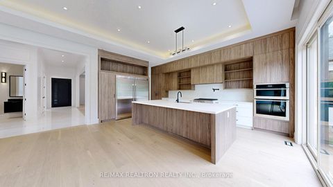 Photo 9 at 32 Cossar Drive, Aurora Highlands, Aurora