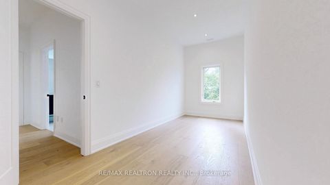 Photo 15 at 32 Cossar Drive, Aurora Highlands, Aurora