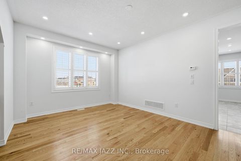 Photo 4 at 123 Woolacott Lane, Bowmanville, Clarington