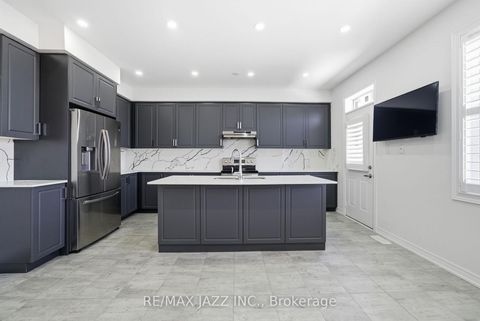 Photo 7 at 123 Woolacott Lane, Bowmanville, Clarington