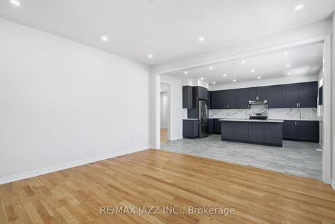 Photo 13 at 123 Woolacott Lane, Bowmanville, Clarington