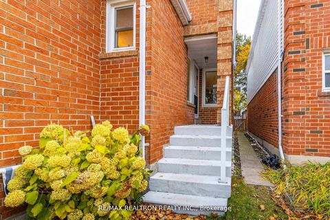 Photo 2 at 20 Jonathan Gate, Yorkhill, Vaughan