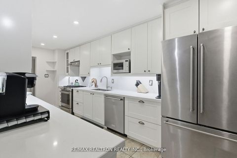 Photo 13 at 20 Jonathan Gate, Yorkhill, Vaughan