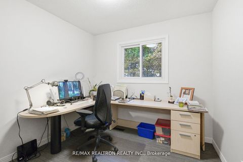 Photo 24 at 20 Jonathan Gate, Yorkhill, Vaughan