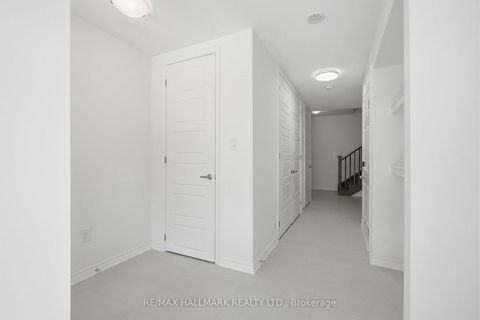 Photo 8 at 61 Pearen Lane, Rural Barrie Southwest, Barrie