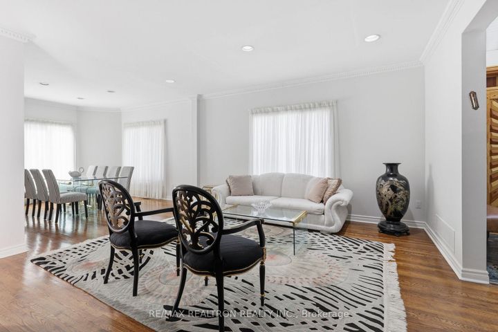 Photo 6 at 1 Sunforest Court, Newtonbrook West, Toronto