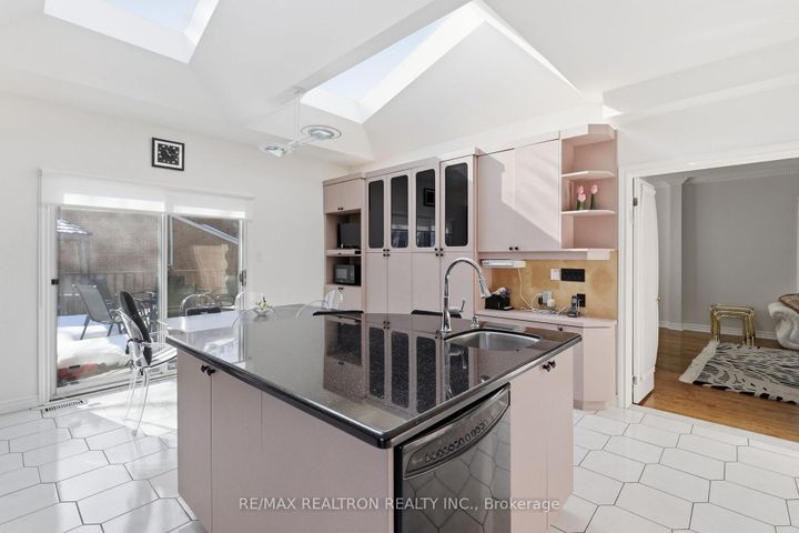 Photo 10 at 1 Sunforest Court, Newtonbrook West, Toronto