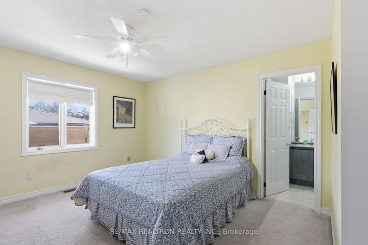 Photo 25 at 1 Sunforest Court, Newtonbrook West, Toronto