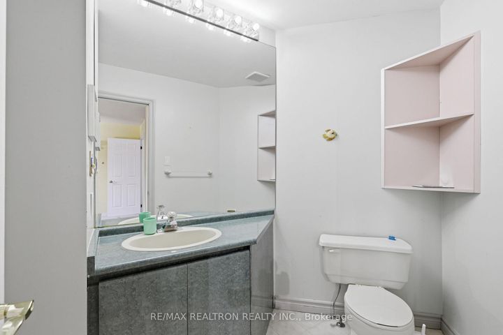 Photo 27 at 1 Sunforest Court, Newtonbrook West, Toronto