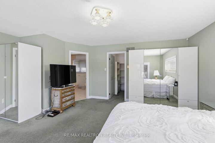 Photo 30 at 1 Sunforest Court, Newtonbrook West, Toronto