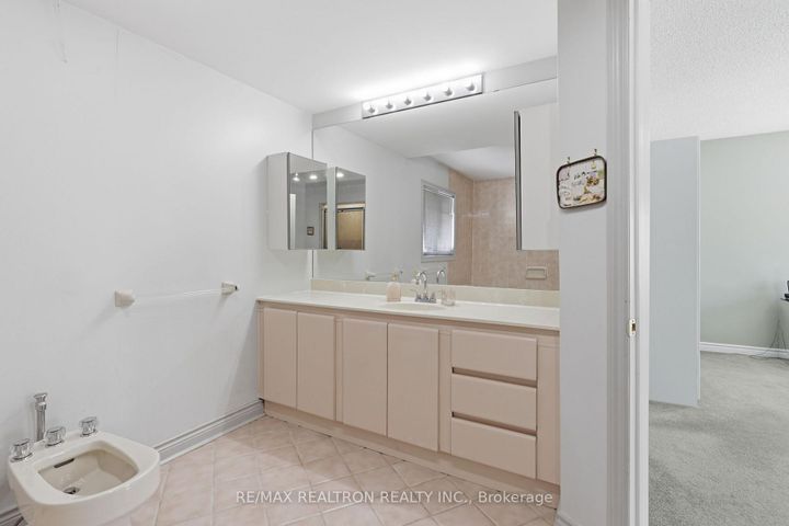 Photo 33 at 1 Sunforest Court, Newtonbrook West, Toronto