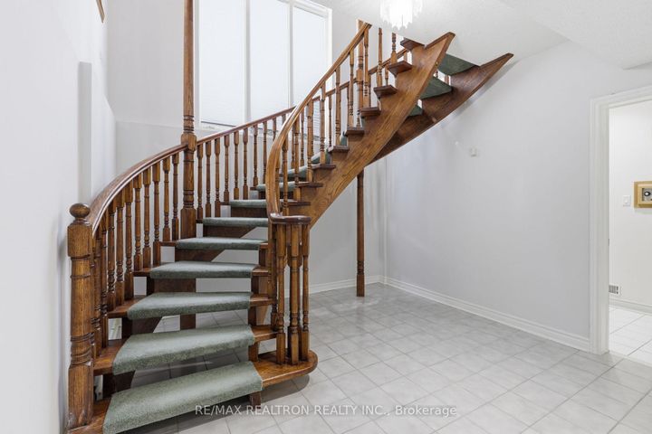 Photo 34 at 1 Sunforest Court, Newtonbrook West, Toronto