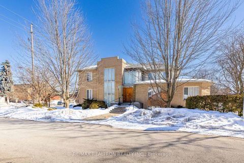 Photo 1 at 1 Sunforest Court, Newtonbrook West, Toronto