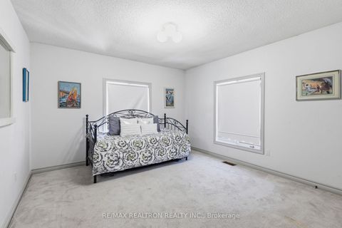 Photo 21 at 1 Sunforest Court, Newtonbrook West, Toronto