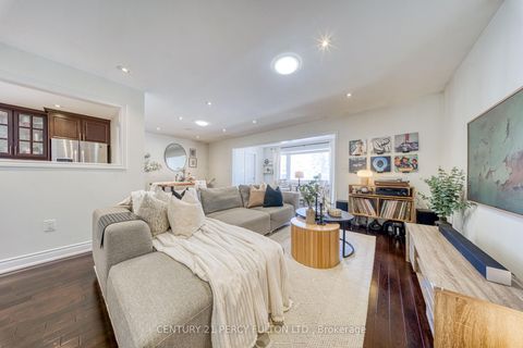 Photo 1 at 23 Wellesworth Drive, West Deane, Toronto