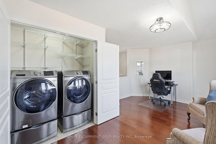 Photo 12 at 85 Carlson Street, Stoney Creek Mountain, Hamilton