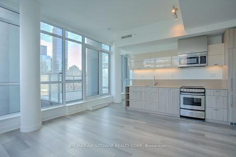 Photo 4 at 802 - 290 Adelaide Street W, Waterfront Communities C1, Toronto