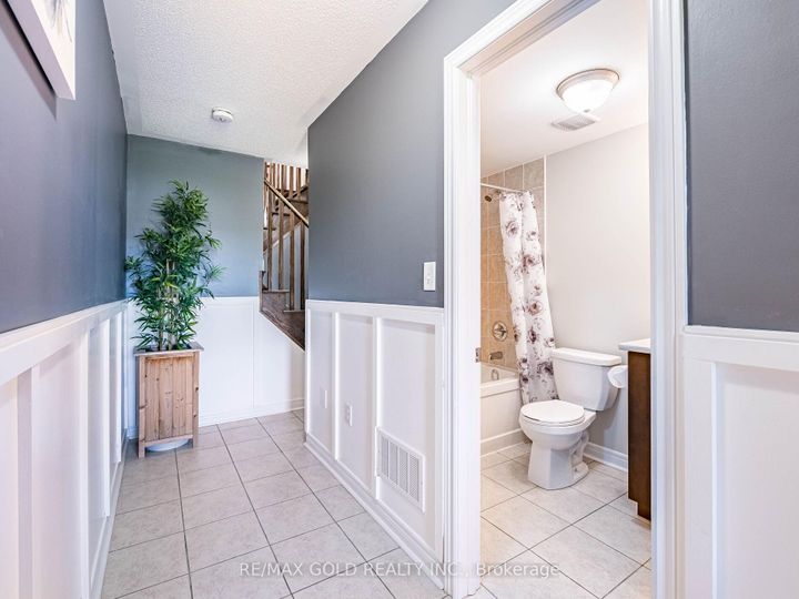 Photo 2 at 19 Sudeley Lane, Northwest Brampton, Brampton