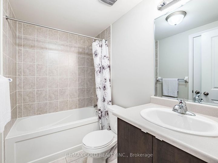 Photo 6 at 19 Sudeley Lane, Northwest Brampton, Brampton