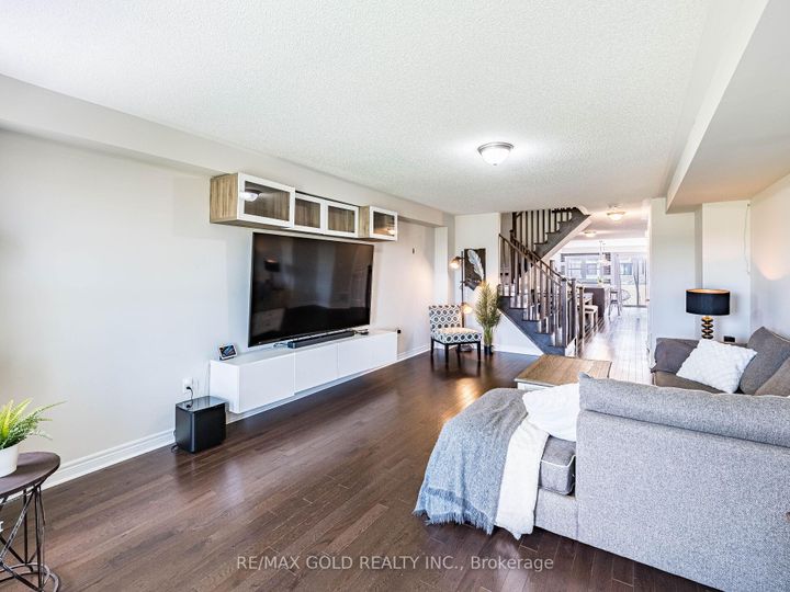 Photo 9 at 19 Sudeley Lane, Northwest Brampton, Brampton