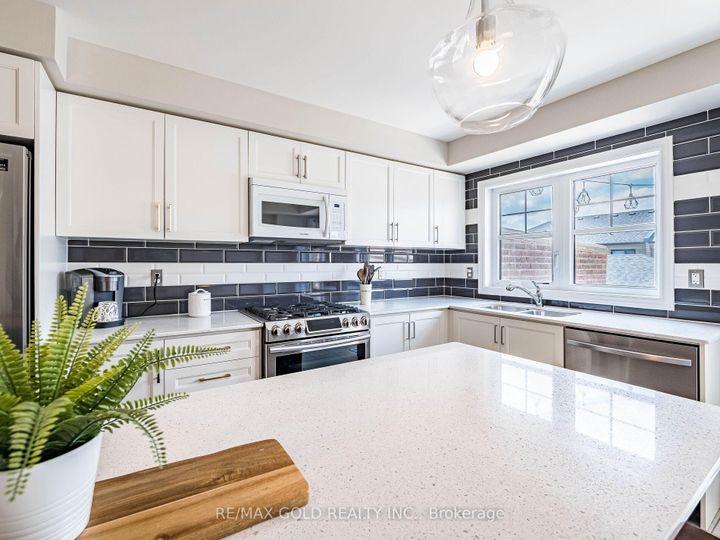 Photo 14 at 19 Sudeley Lane, Northwest Brampton, Brampton