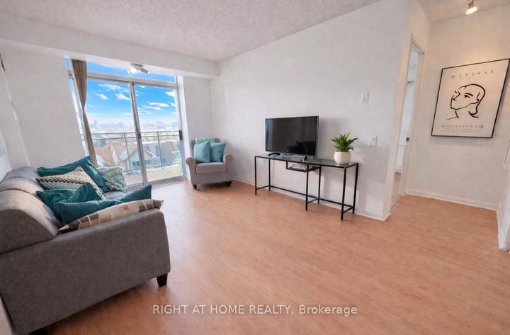 Photo 3 at 622 - 650 Lawrence Avenue W, Lawrence, Toronto