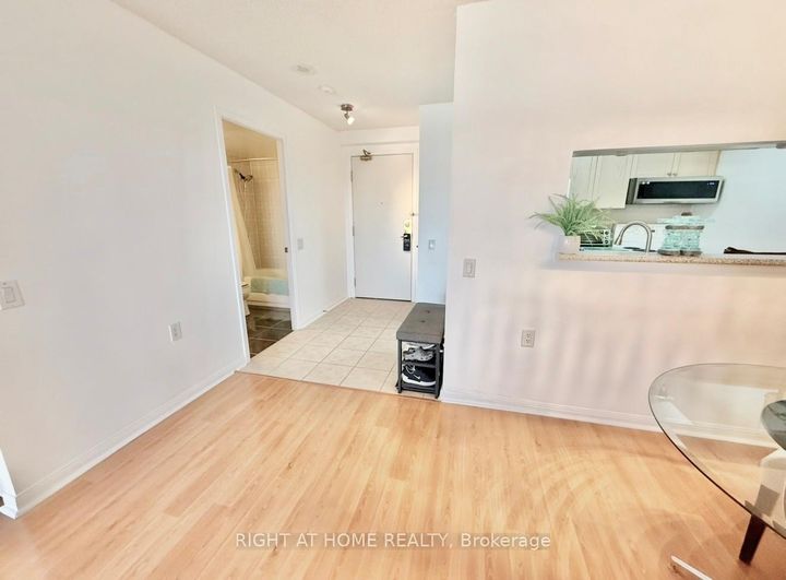 Photo 9 at 622 - 650 Lawrence Avenue W, Lawrence, Toronto