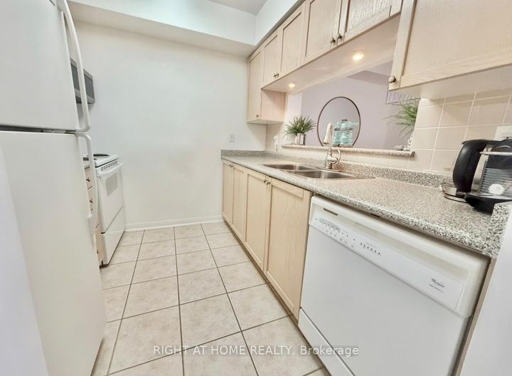 Photo 10 at 622 - 650 Lawrence Avenue W, Lawrence, Toronto