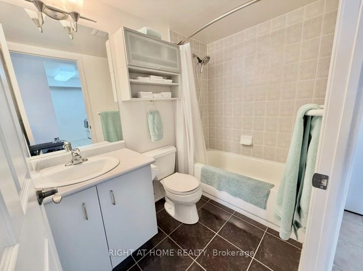 Photo 24 at 622 - 650 Lawrence Avenue W, Lawrence, Toronto