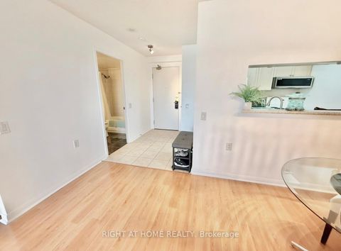 Photo 9 at 622 - 650 Lawrence Avenue W, Lawrence, Toronto