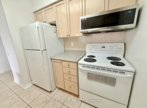 Photo 13 at 622 - 650 Lawrence Avenue W, Lawrence, Toronto