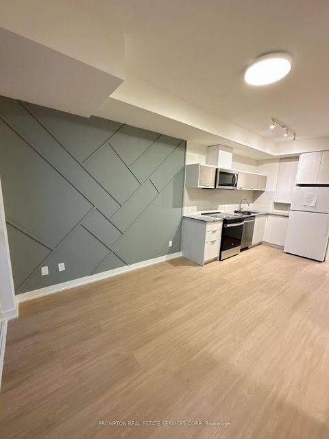 Photo 8 at 2006 - 10 Deerlick Crescent, Donalda, Toronto