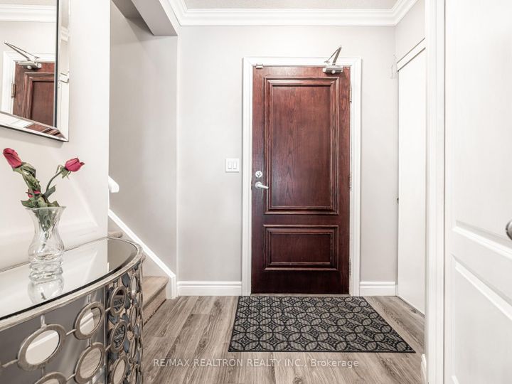 Photo 2 at 306 - 9 Greenbriar Road, Bayview Village, Toronto