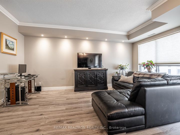 Photo 5 at 306 - 9 Greenbriar Road, Bayview Village, Toronto