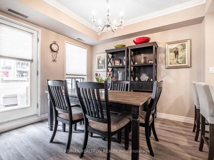 Photo 7 at 306 - 9 Greenbriar Road, Bayview Village, Toronto