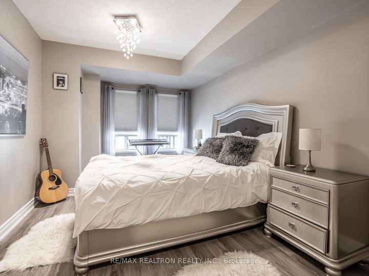 Photo 13 at 306 - 9 Greenbriar Road, Bayview Village, Toronto
