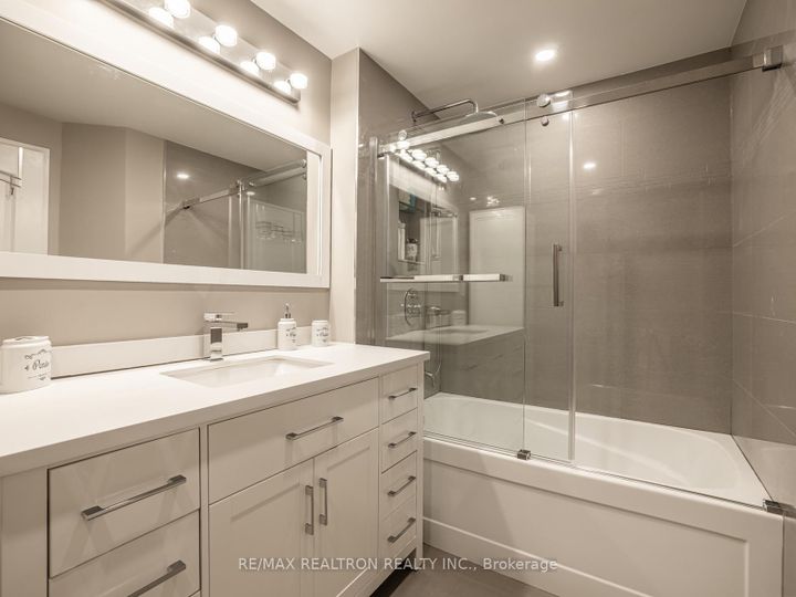 Photo 15 at 306 - 9 Greenbriar Road, Bayview Village, Toronto