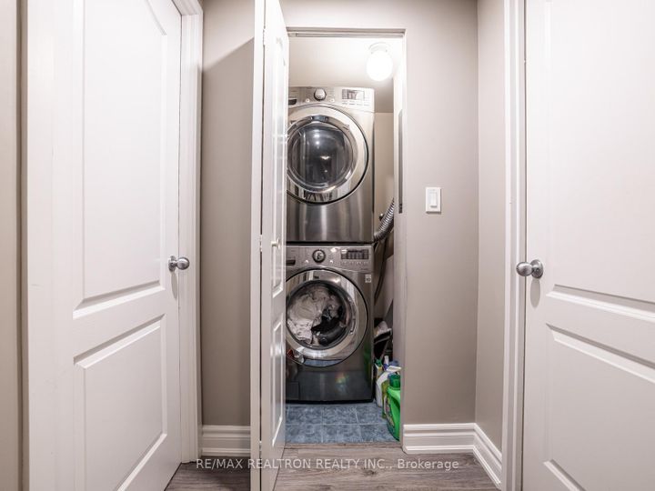 Photo 17 at 306 - 9 Greenbriar Road, Bayview Village, Toronto