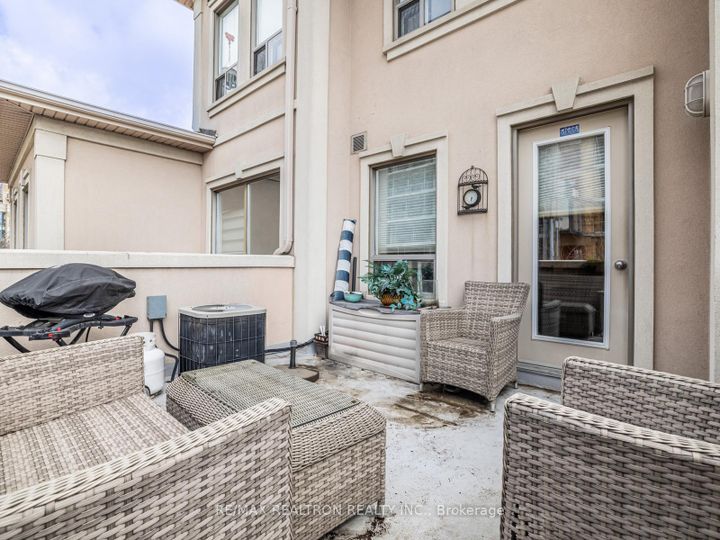 Photo 18 at 306 - 9 Greenbriar Road, Bayview Village, Toronto