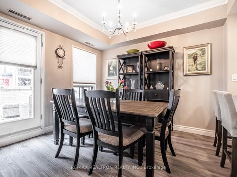 Photo 7 at 306 - 9 Greenbriar Road, Bayview Village, Toronto