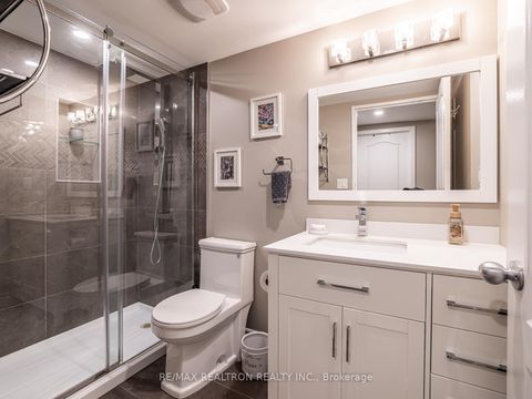 Photo 16 at 306 - 9 Greenbriar Road, Bayview Village, Toronto