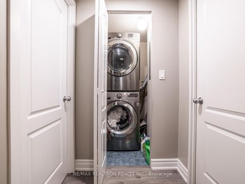 Photo 17 at 306 - 9 Greenbriar Road, Bayview Village, Toronto