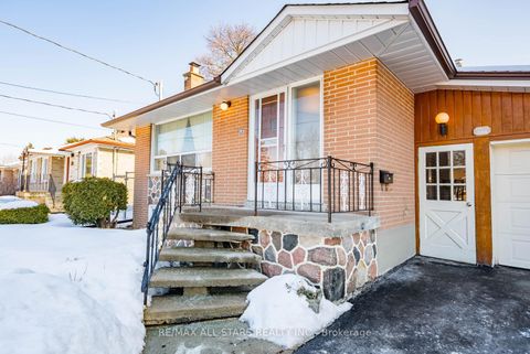 Photo 2 at 394 Osiris Drive, Crosby, Richmond Hill