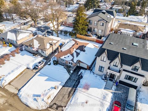 Photo 5 at 394 Osiris Drive, Crosby, Richmond Hill