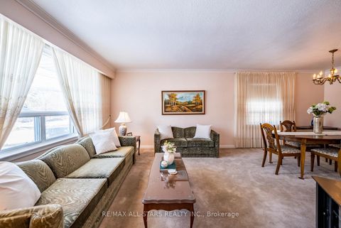 Photo 9 at 394 Osiris Drive, Crosby, Richmond Hill