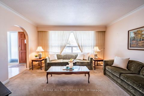 Photo 10 at 394 Osiris Drive, Crosby, Richmond Hill