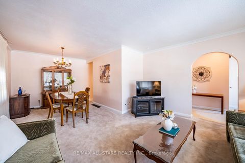 Photo 11 at 394 Osiris Drive, Crosby, Richmond Hill